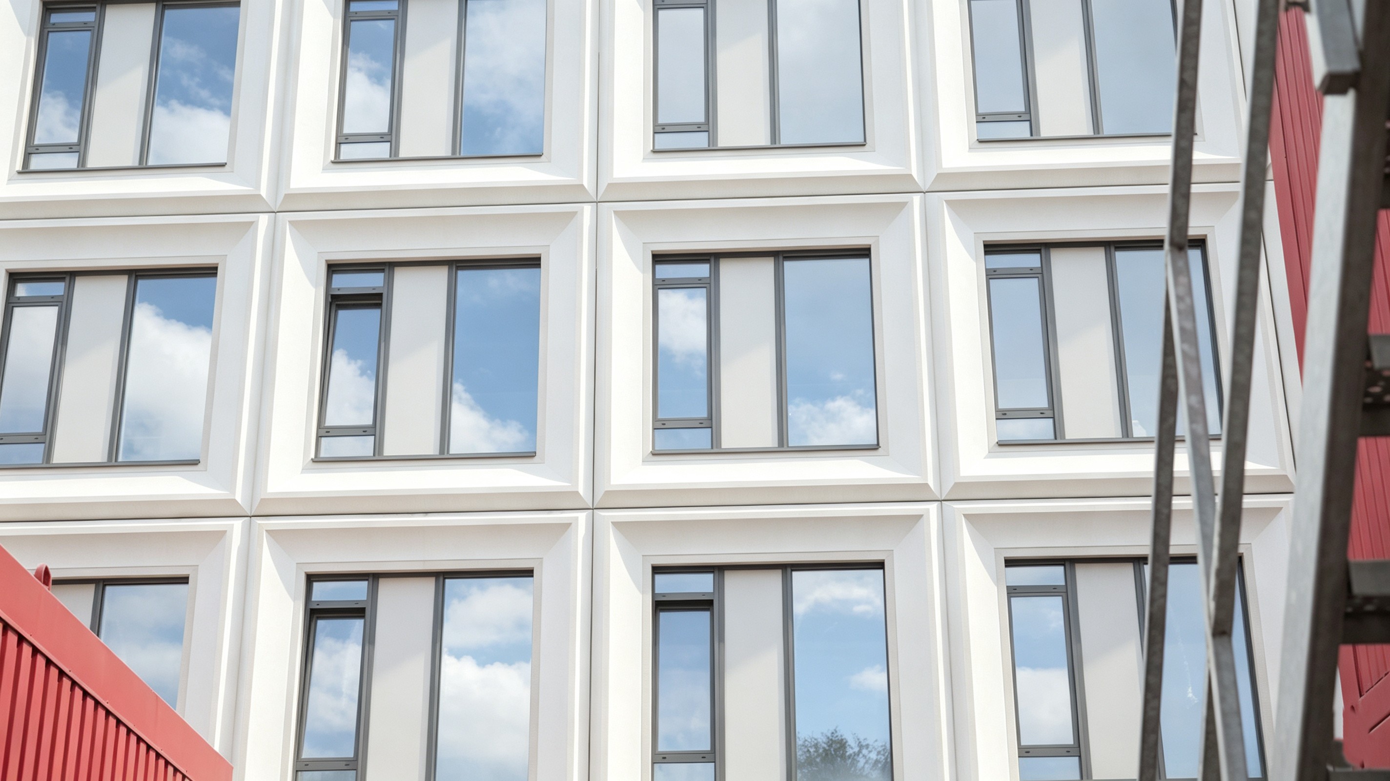 White Concrete Sandwich Façade for a Sustainable Hospital | D-Carb