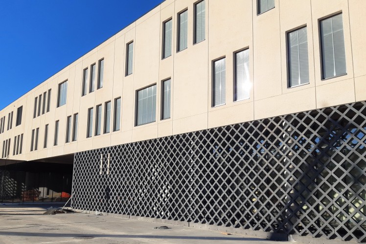 Brussels Airport – Swissport  new office building | UHPC Structural Fence