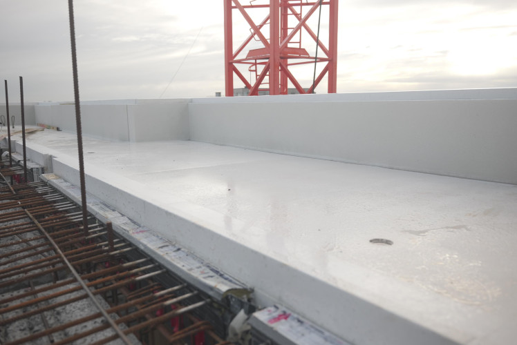 Low carbon parapets white concrete made with D-Carb