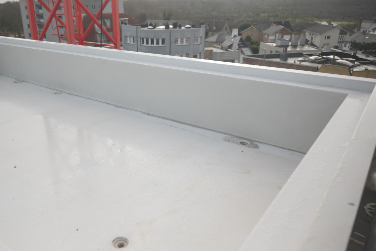 Low carbon parapets white concrete made with D-Carb
