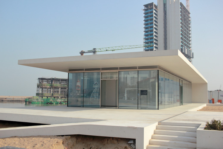 Yantai cast-in-situ white concrete - coastal service pavilion