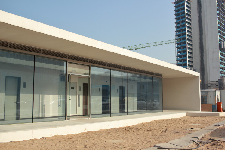 Yantai cast-in-situ white concrete - coastal service pavilion