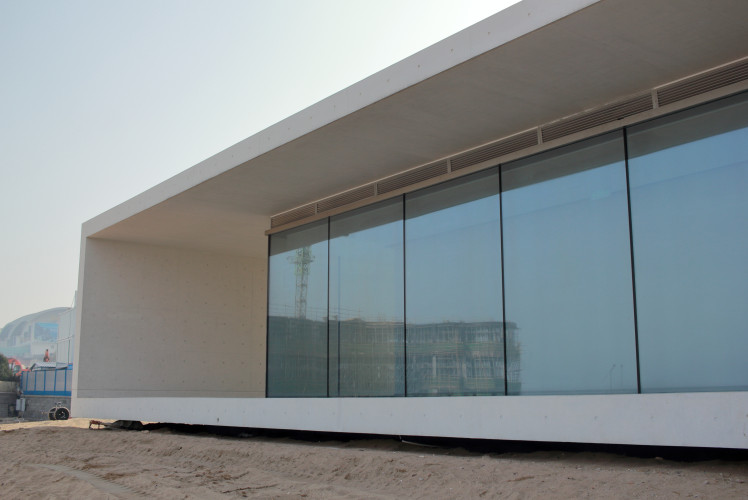 Yantai cast-in-situ white concrete - coastal service pavilion