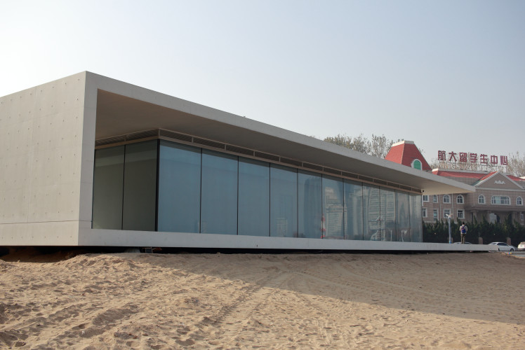 Yantai cast-in-situ white concrete - coastal service pavilion