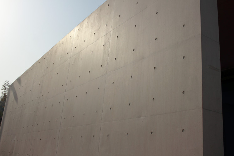 Yantai cast-in-situ white concrete - coastal service pavilion