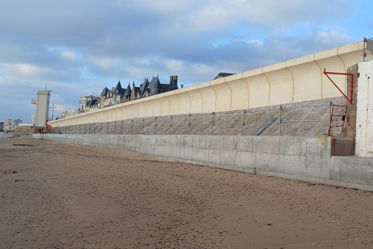 Clemenceau Promenade Parapets Rehabilitation using Aalborg White Cement