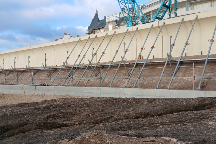 Clemenceau Promenade Parapets Rehabilitation using Aalborg White Cement